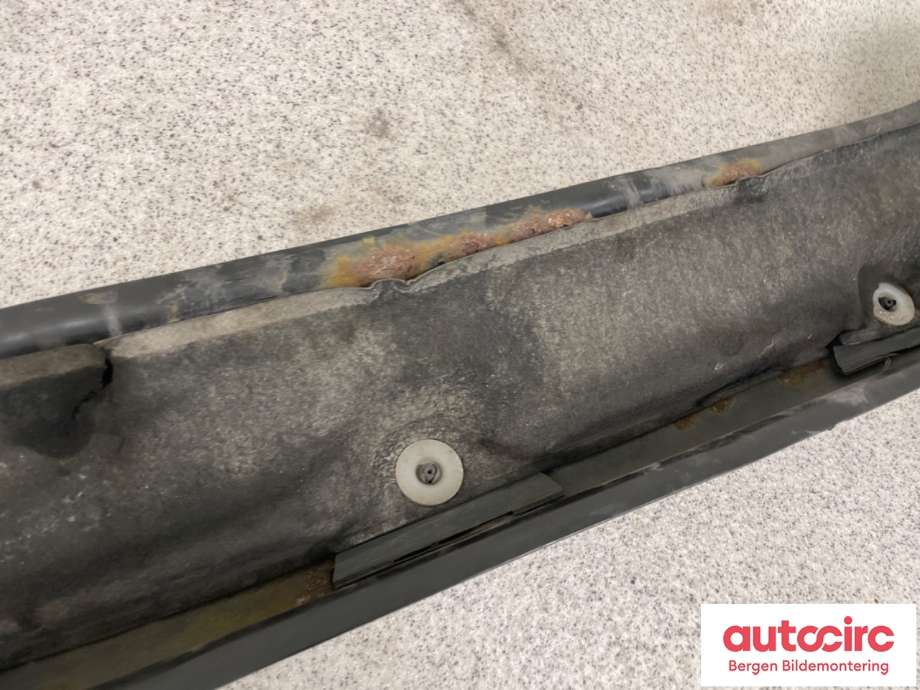 Støtfangerforsterkning foran til VW Transporter / Caravelle 2003-2009 (Fase 1) (T5) (T5) (VOLKSWAGEN|7H0 807 109 B|)