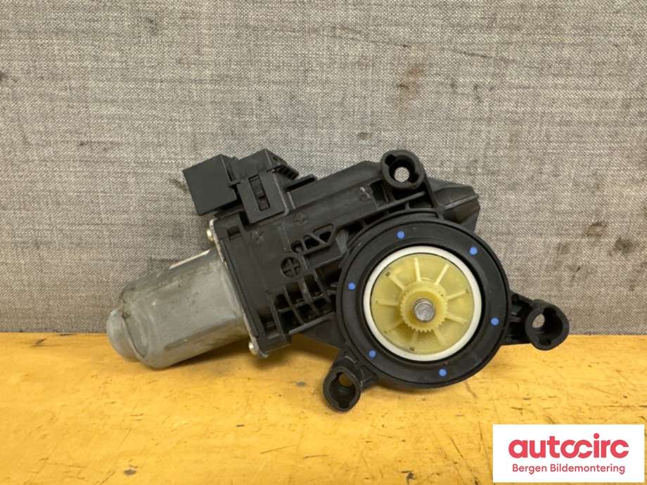 Ruteheis høyre til VW Transporter / Caravelle 2009-2015 (Fase 2) (T5) (T5) (VOLKSWAGEN|7E0 959 802|)