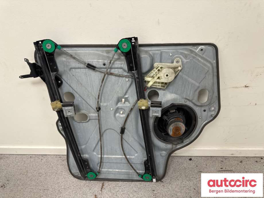 Ruteheis til VW Transporter / Caravelle 2009-2015 (Fase 2) (T5) (T5) (VOLKSWAGEN|7E0 837 754 E|)