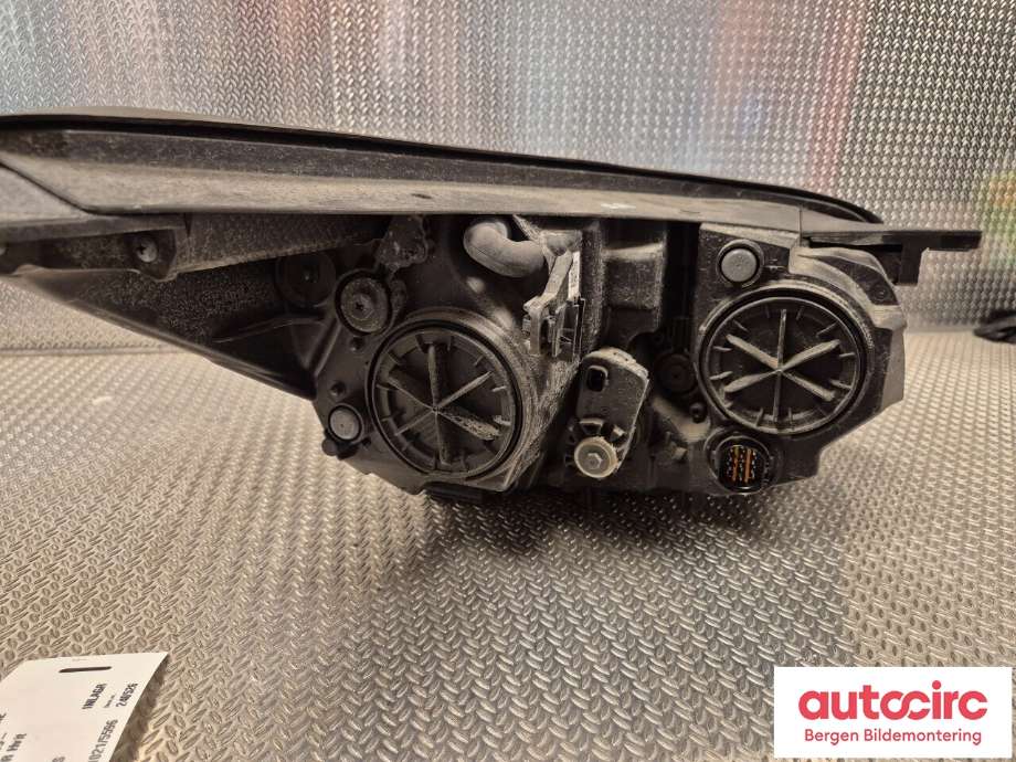 Frontlykt venstre halogen til Kia Soul 2014-2019 (Type II) (KIA|92101E 4010|)