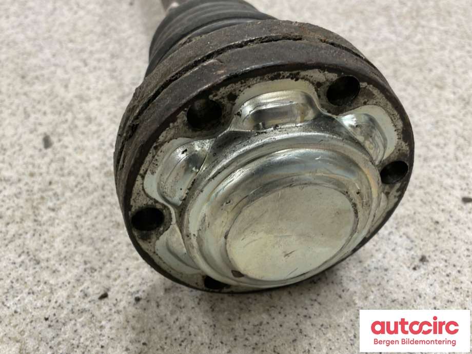 Drivaksel venstre bak til VW Transporter / Caravelle 2009-2015 (Fase 2) (T5) (T5) (VOLKSWAGEN|7E0 501 201 B|)