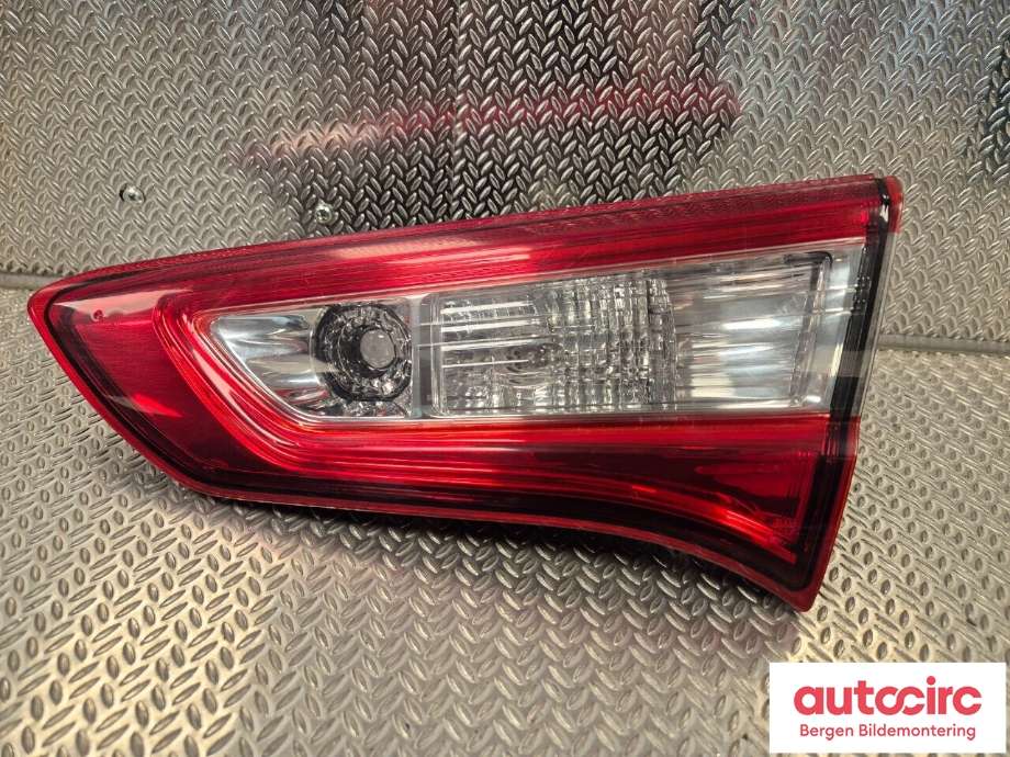 Baklykt høyre indre til Toyota Yaris 2014-2020 (Type III, Fase 2) (TOYOTA|815800D600|815800D601|)