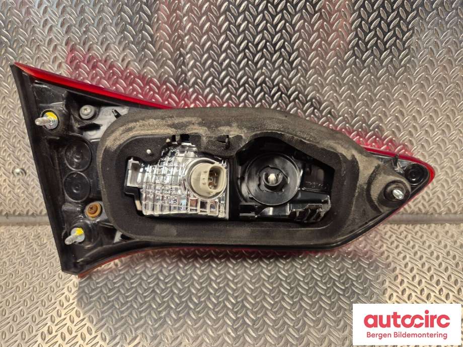 Baklykt høyre indre til Toyota Yaris 2014-2020 (Type III, Fase 2) (TOYOTA|815800D600|815800D601|)