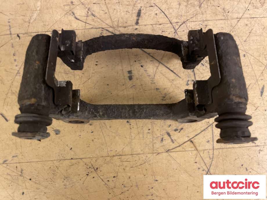 Bremsecaliper brakett til VW Transporter / Caravelle 2009-2015 (Fase 2) (T5) (T5) (VOLKSWAGEN|7H0 615 425 A|)