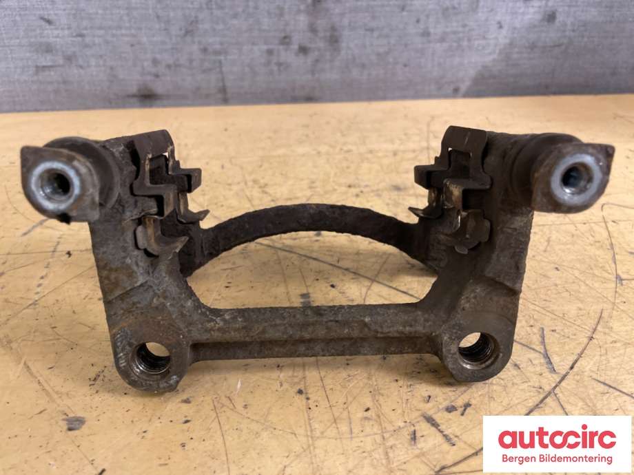 Bremsecaliper brakett til VW Transporter / Caravelle 2009-2015 (Fase 2) (T5) (T5) (VOLKSWAGEN|7H0 615 425 A|)