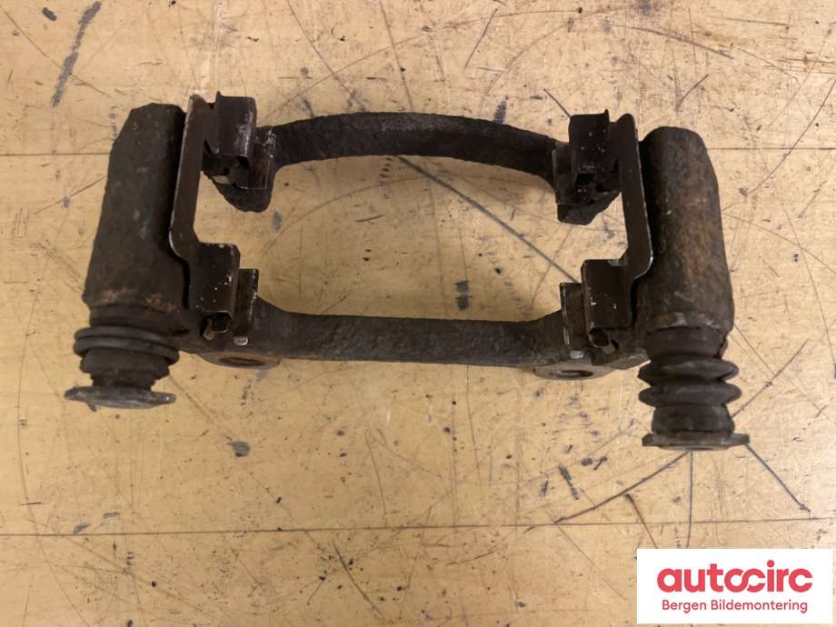Bremsecaliper brakett til VW Transporter / Caravelle 2009-2015 (Fase 2) (T5) (T5) (VOLKSWAGEN|7H0 615 425 A|)