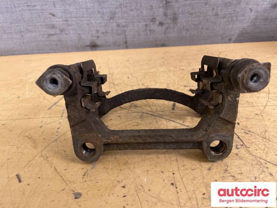 Bremsecaliper brakett til VW Transporter / Caravelle 2009-2015 (Fase 2) (T5) (T5) (VOLKSWAGEN|7H0 615 425 A|)