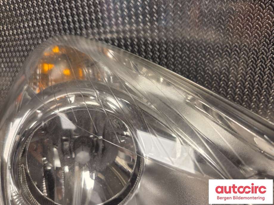 Frontlykt høyre halogen til Opel Corsa D 2006-2014  (OPEL|93189358|)