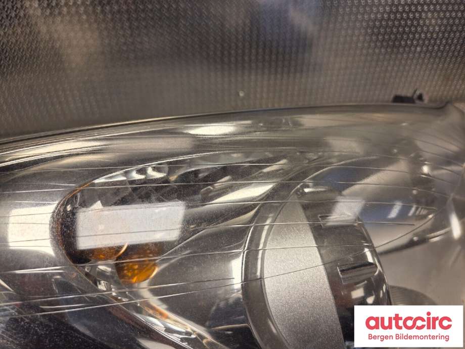Frontlykt høyre halogen til Opel Corsa D 2006-2014  (OPEL|93189358|)
