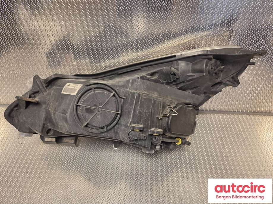 Frontlykt høyre halogen til Opel Corsa D 2006-2014  (OPEL|93189358|)