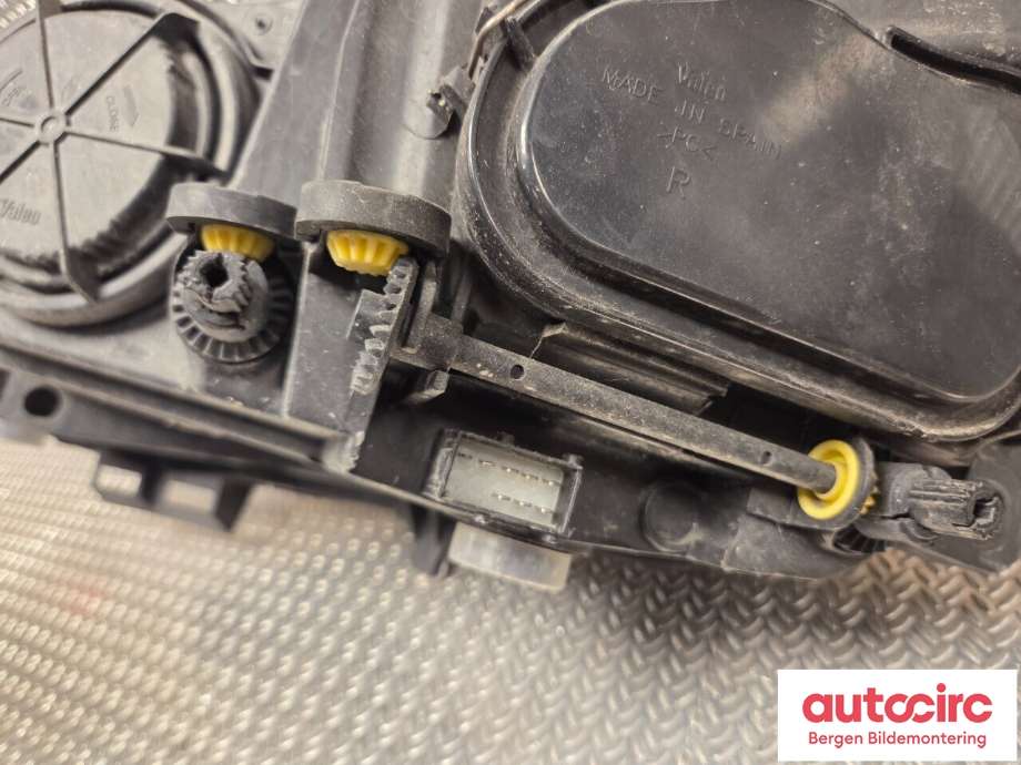 Frontlykt høyre halogen til Opel Corsa D 2006-2014  (OPEL|93189358|)