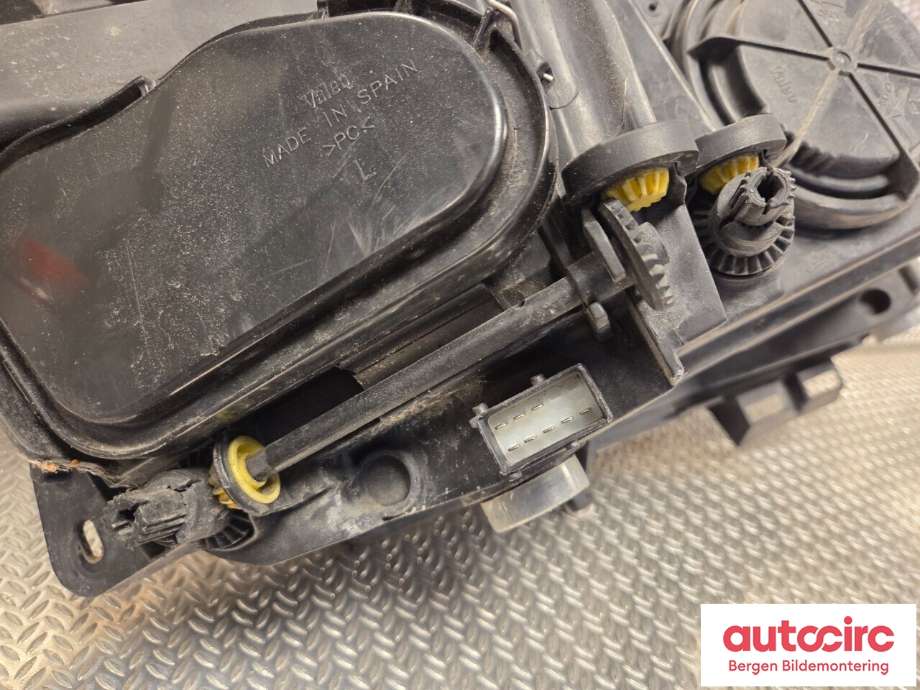 Frontlykt venstre halogen til Opel Corsa D 2006-2014  (OPEL|93189357|)