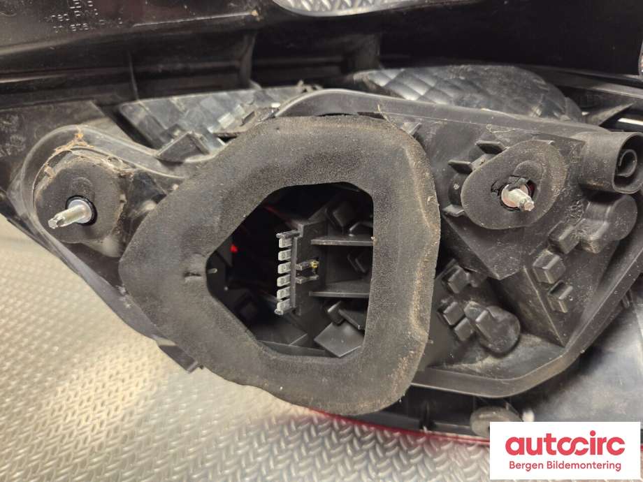 Baklykt venstre til Opel Corsa D 2006-2014  (OPEL|93190950|93189098|)