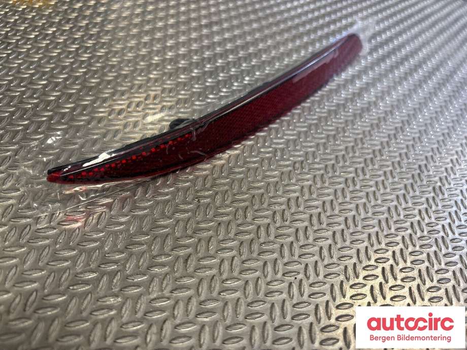Refleksplate til Tesla Model 3 2018-2023 (Fase 1)  (1732382-00-A||1077407-00-F)
