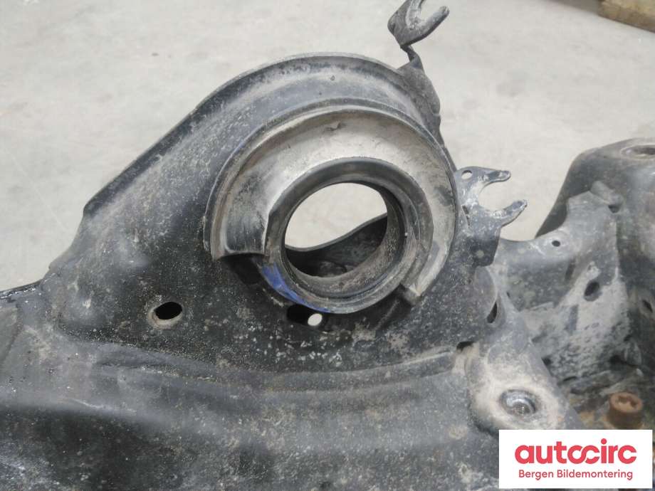 Hjulspindel venstre bak til BMW X1 2022-->> (U11) (U11) (BMW|33 30 6 894 209|)