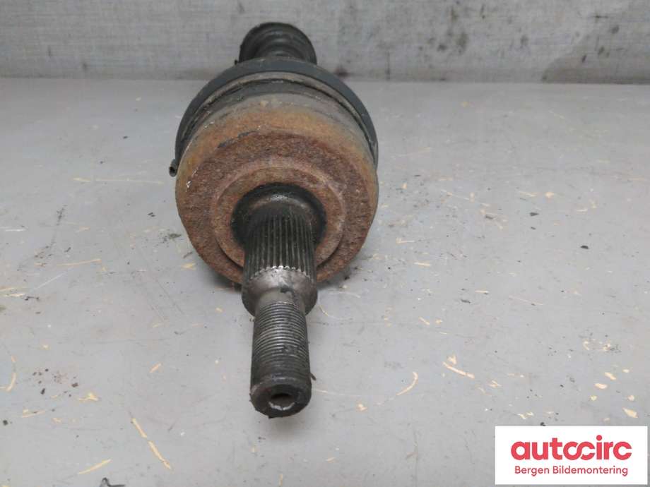 Drivaksel venstre foran til VW Transporter / Caravelle 2003-2009 (Fase 1) (T5) (T5) (VOLKSWAGEN|7H0 407 453|)