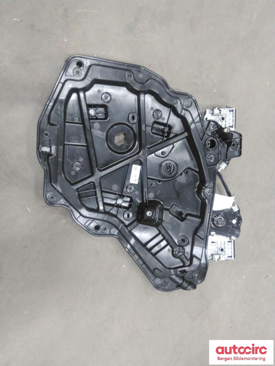 Ruteheis til Tesla Model Y 2021-2024 (Type I) (TESLA|1526803-00-D|1526807-00-C|)