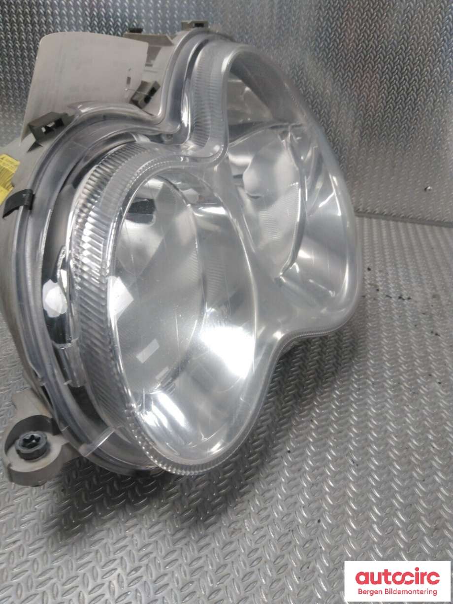 Frontlykt venstre halogen til Mercedes C-Klasse 2004-2007 (Fase 2) (W203) (W203) (MERCEDES|A 203 820 11 59|)