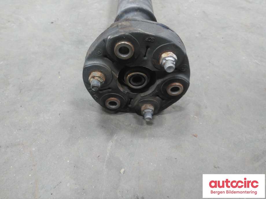 Mellomaksel til BMW 5-Serie 2010-2017 (F10/F11) (F10/F11) (BMW|26 10 7 614 677|)