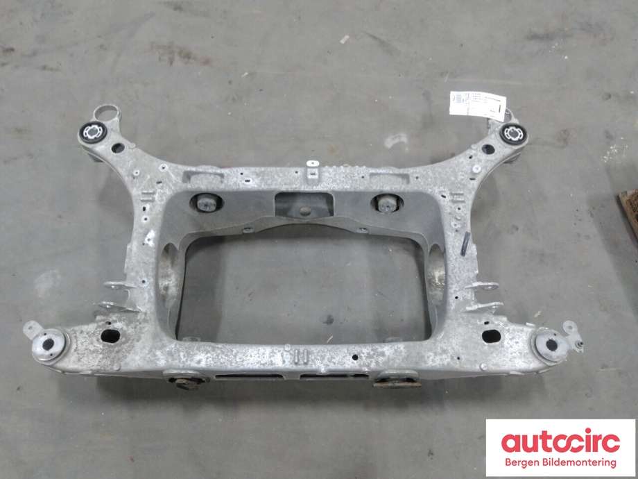 Travers bak til Volvo XC40 2018-2024 (VOLVO|32333884|)