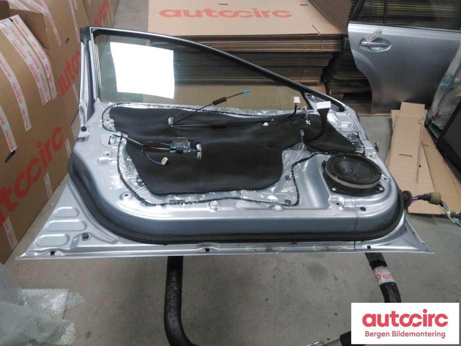 Dør venstre foran til Subaru Outback 2009-2014 (Type IV)  (SUBARU|60009AJ0319P|)