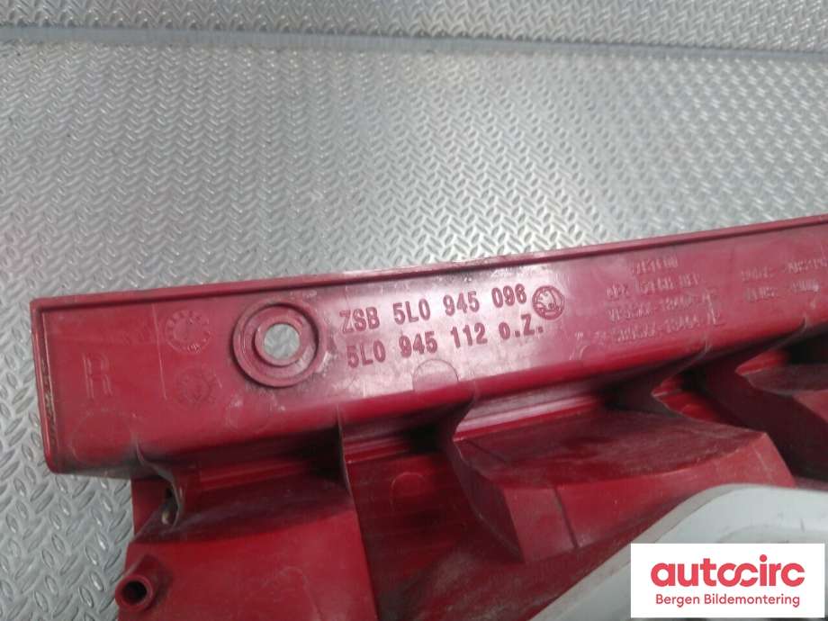 Baklykt høyre til Škoda Yeti 2009-2013 (Fase 1) (SKODA|5L0 945 112|)