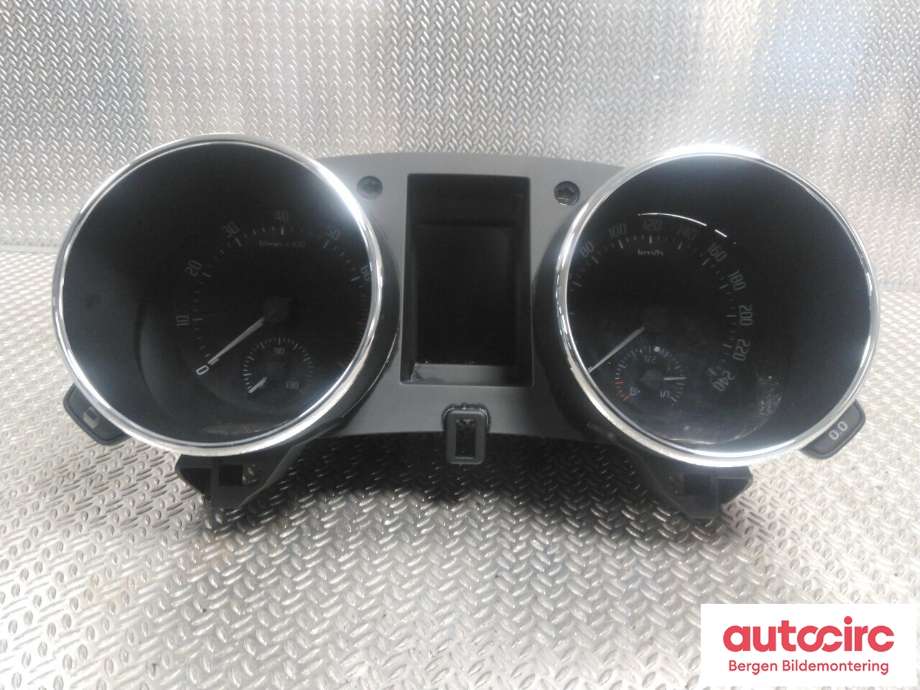 Diverse deler til Škoda Yeti, 2009-2013 (Fase 1)  (SKODA|5L0 920 840 J)