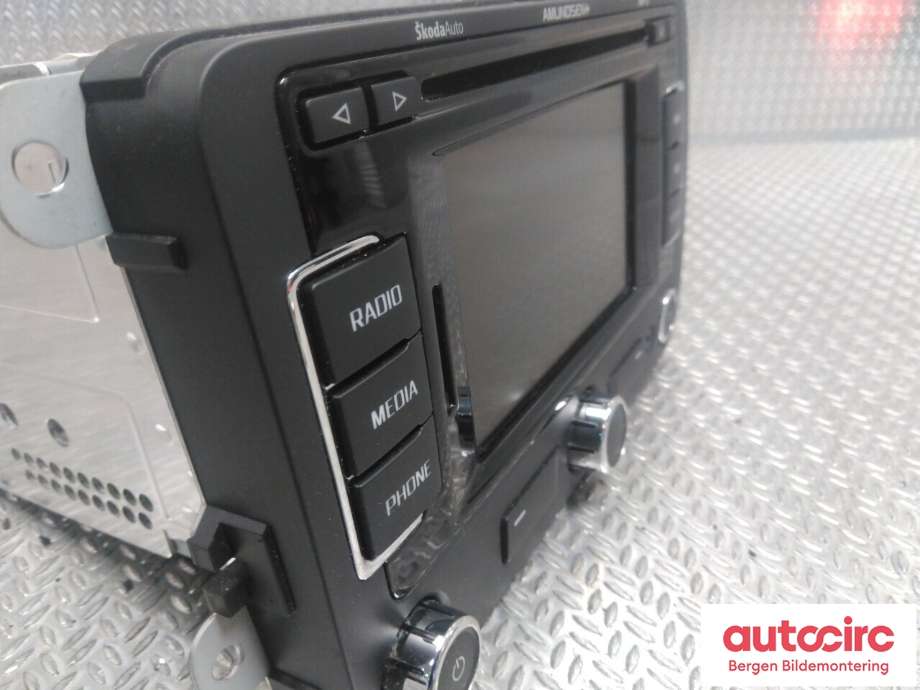 Bilstereo navigasjon til Škoda Yeti 2009-2013 (Fase 1)  (SKODA|3T0 035 192 G|)