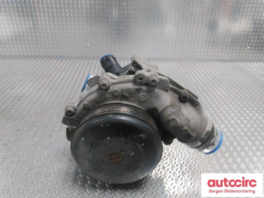 Vannpumpe til Mercedes A-Klasse 2012-2018 (W176) (W176) (MERCEDES|A 651 200 83 01|)
