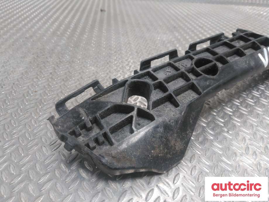 Diverse deler til Toyota Yaris 2014-2020 (Type III, Fase 2)  (TOYOTA|525760D450|)