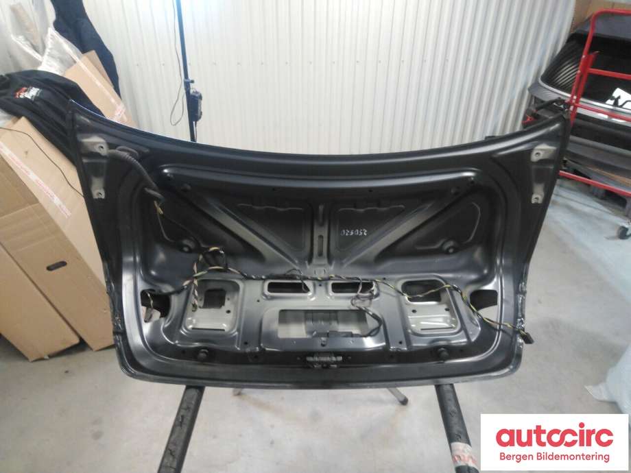 Bakluke sedan til BMW 3-Serie 2005-2011 (E90/E91/E92/E93) (E90/E91/E92/E93) (BMW|41 62 7 254 428|)