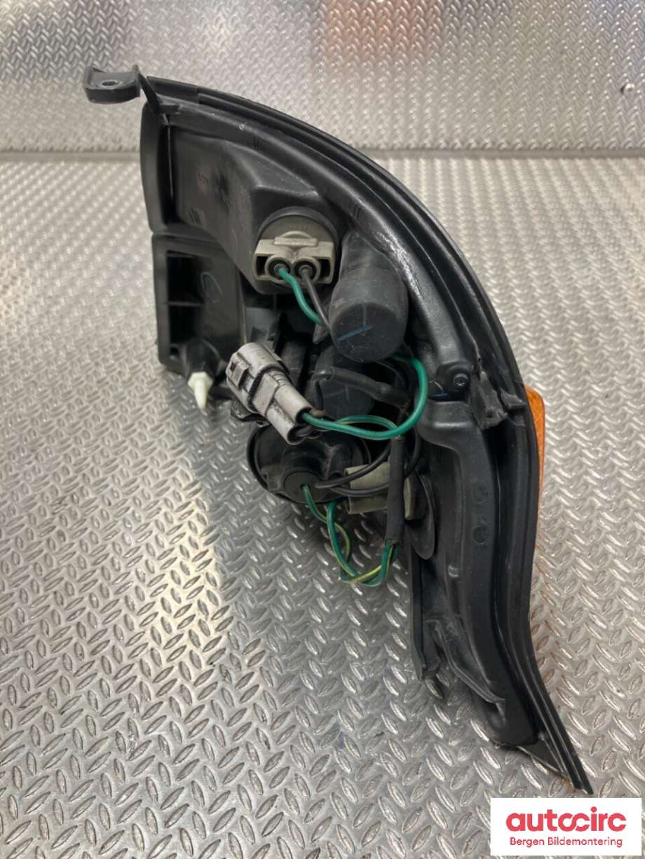 Blinklykt høyre til Toyota Hiace 2001-2006 (Fase 2)  (TOYOTA|8151026100|)