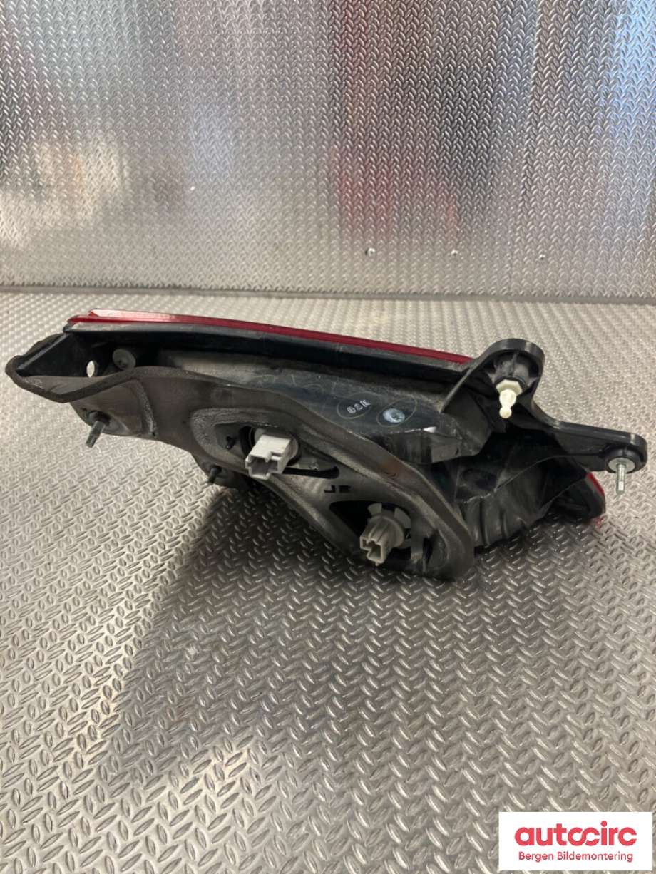 Baklykt høyre indre til Subaru Legacy 2009-2015  (SUBARU|84912AJ250|)