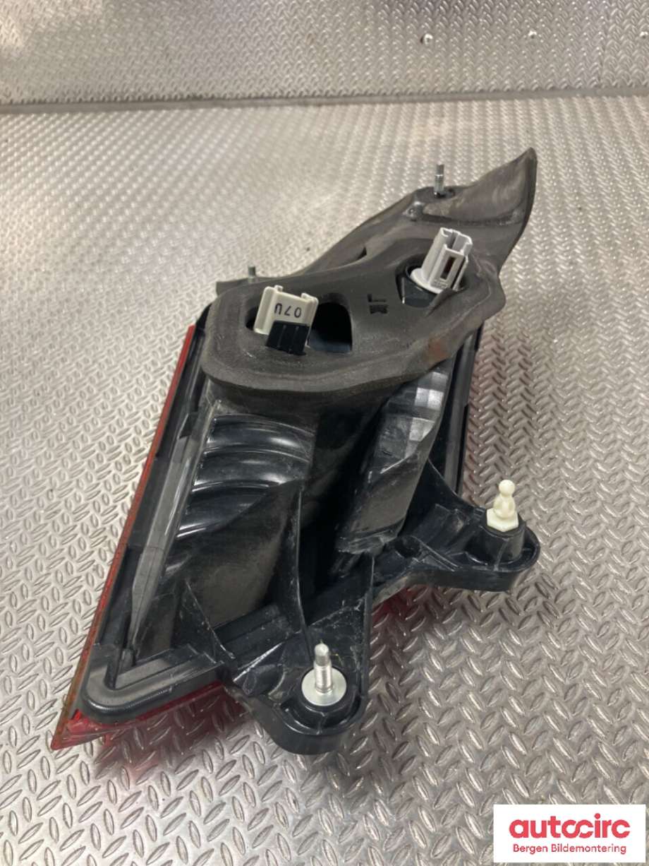 Baklykt høyre indre til Subaru Legacy 2009-2015  (SUBARU|84912AJ250|)