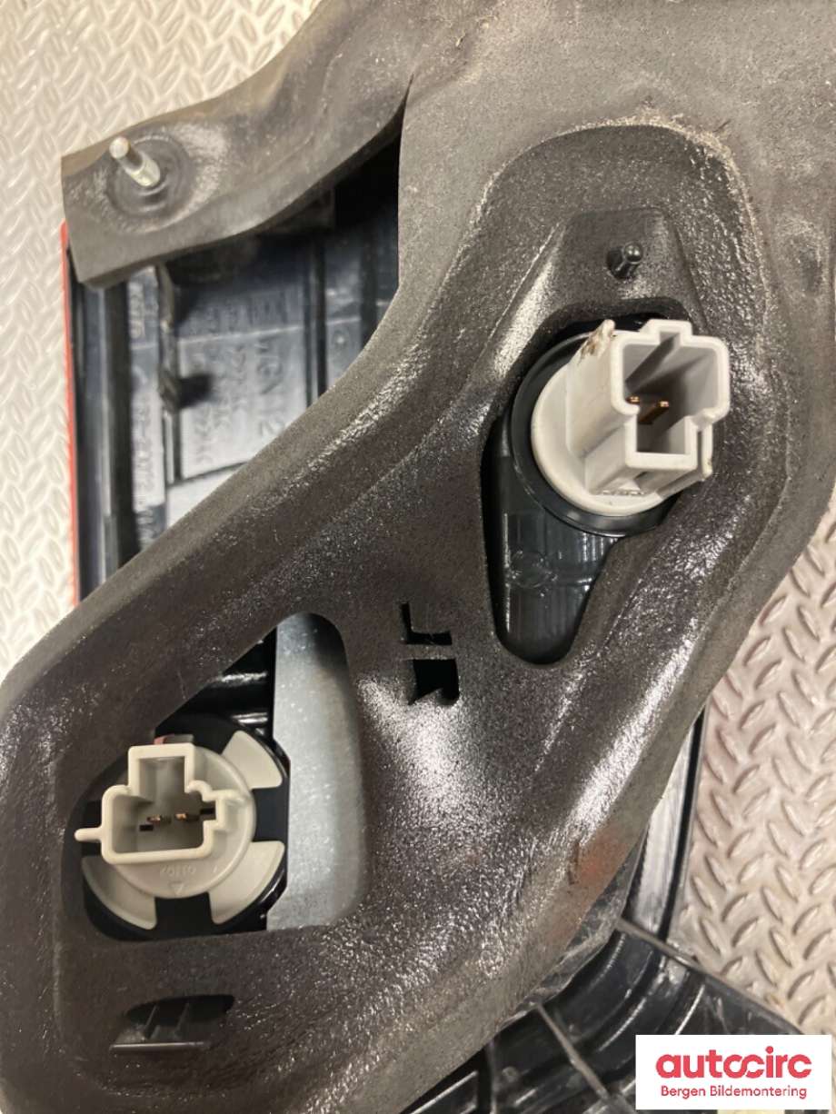Baklykt høyre indre til Subaru Legacy 2009-2015  (SUBARU|84912AJ250|)
