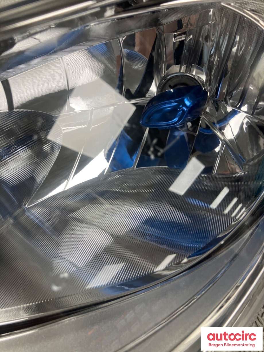 Frontlykt venstre halogen til Nissan NV200 2010-2019  (NISSAN|260604FA0A|)