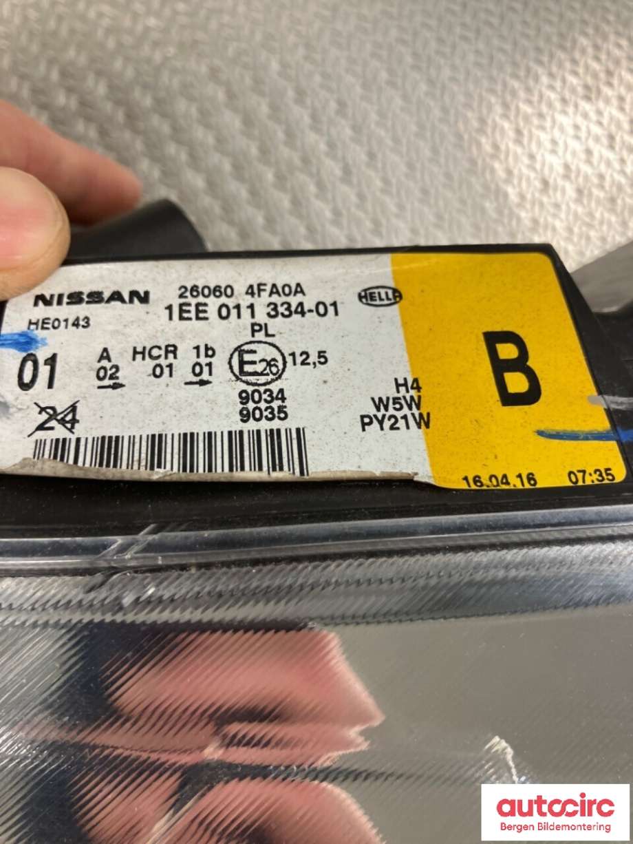 Frontlykt venstre halogen til Nissan NV200 2010-2019  (NISSAN|260604FA0A|)