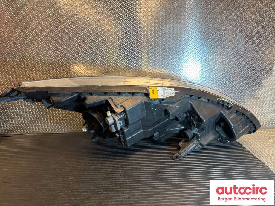Frontlykt venstre halogen til Nissan NV200 2010-2019  (NISSAN|260604FA0A|)