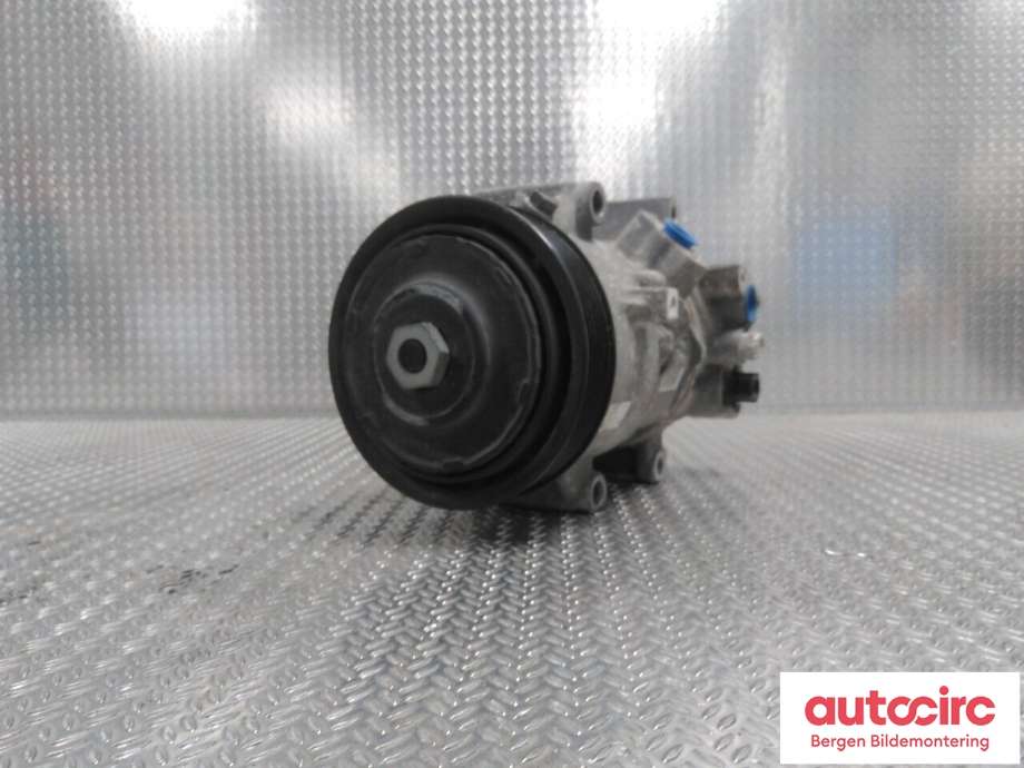 Diverse deler til Toyota Auris 2013-2015 (Type II, Fase 1)  (TOYOTA|8679002030|)