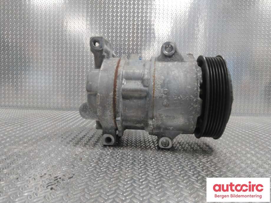 Diverse deler til Toyota Auris 2013-2015 (Type II, Fase 1)  (TOYOTA|8679002030|)