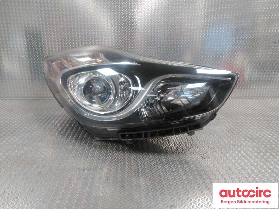 Frontlykt høyre halogen til Hyundai Ix20 2010-2017 (HYUNDAI|92102 1K300|)