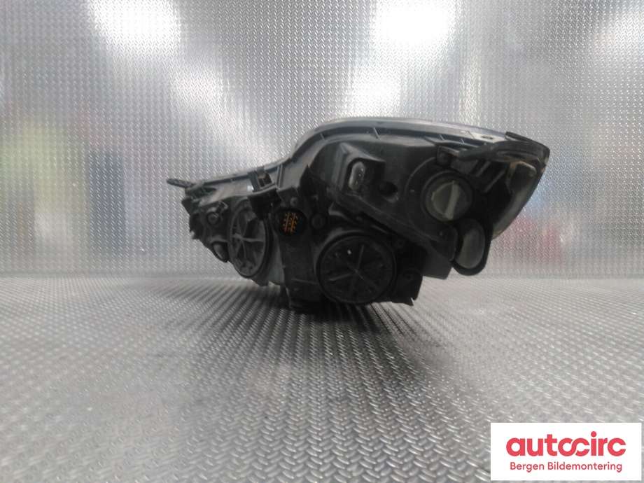 Frontlykt høyre halogen til Hyundai Ix20 2010-2017 (HYUNDAI|92102 1K300|)