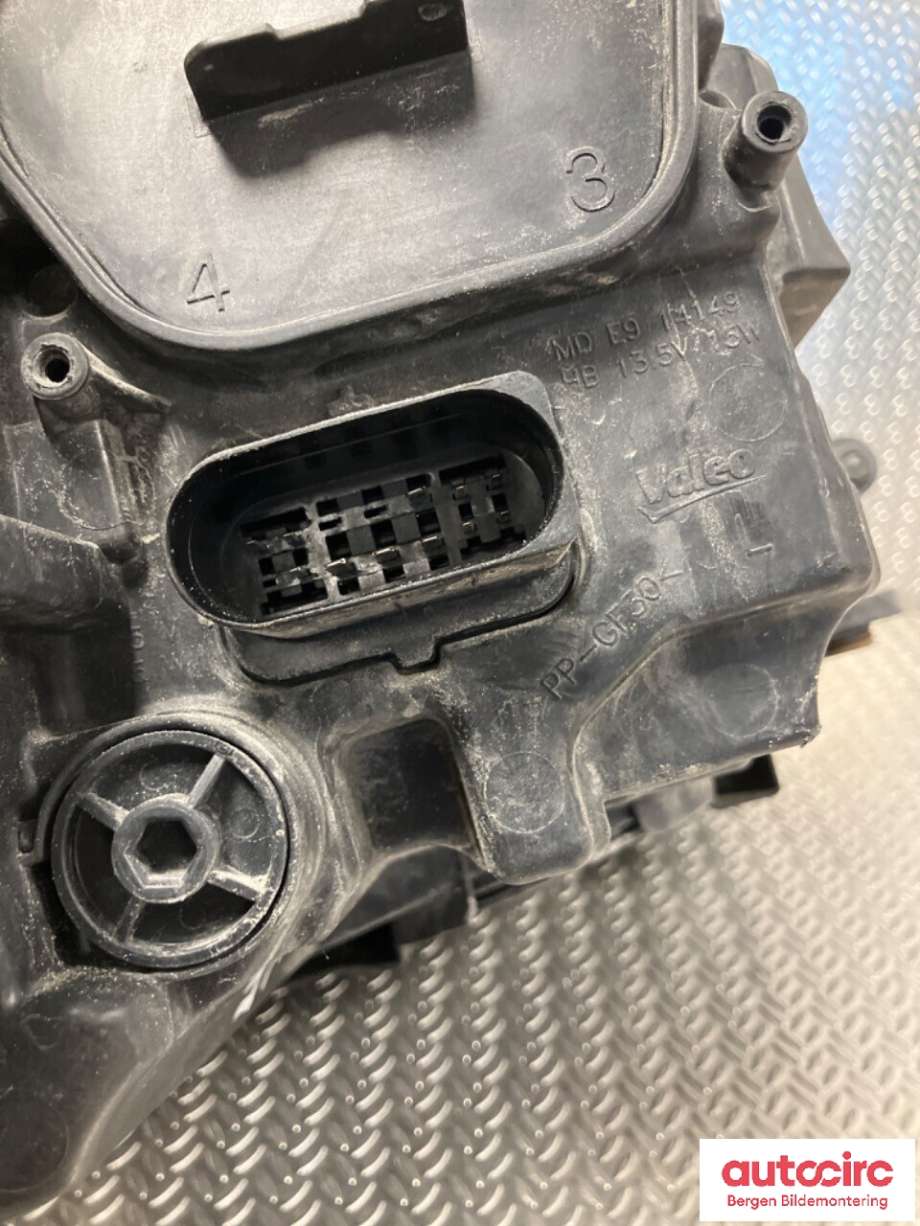 Frontlykt venstre halogen til VW e-Golf 2014-2017 (Fase 1)  (VOLKSWAGEN|5GE 941 773|)