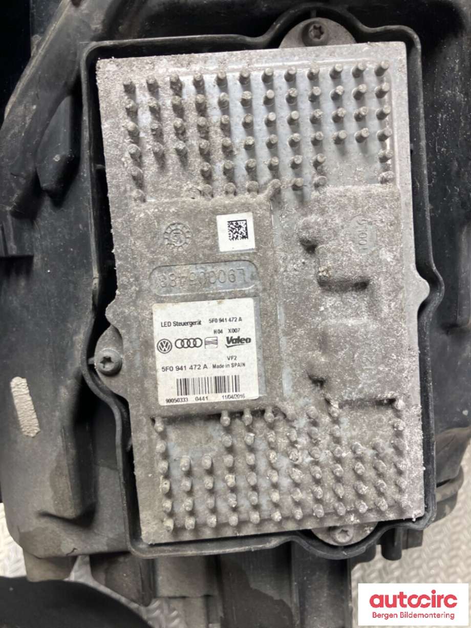 Frontlykt høyre halogen til VW e-Golf 2014-2017 (Fase 1)  (VOLKSWAGEN|5GE 941 774|)