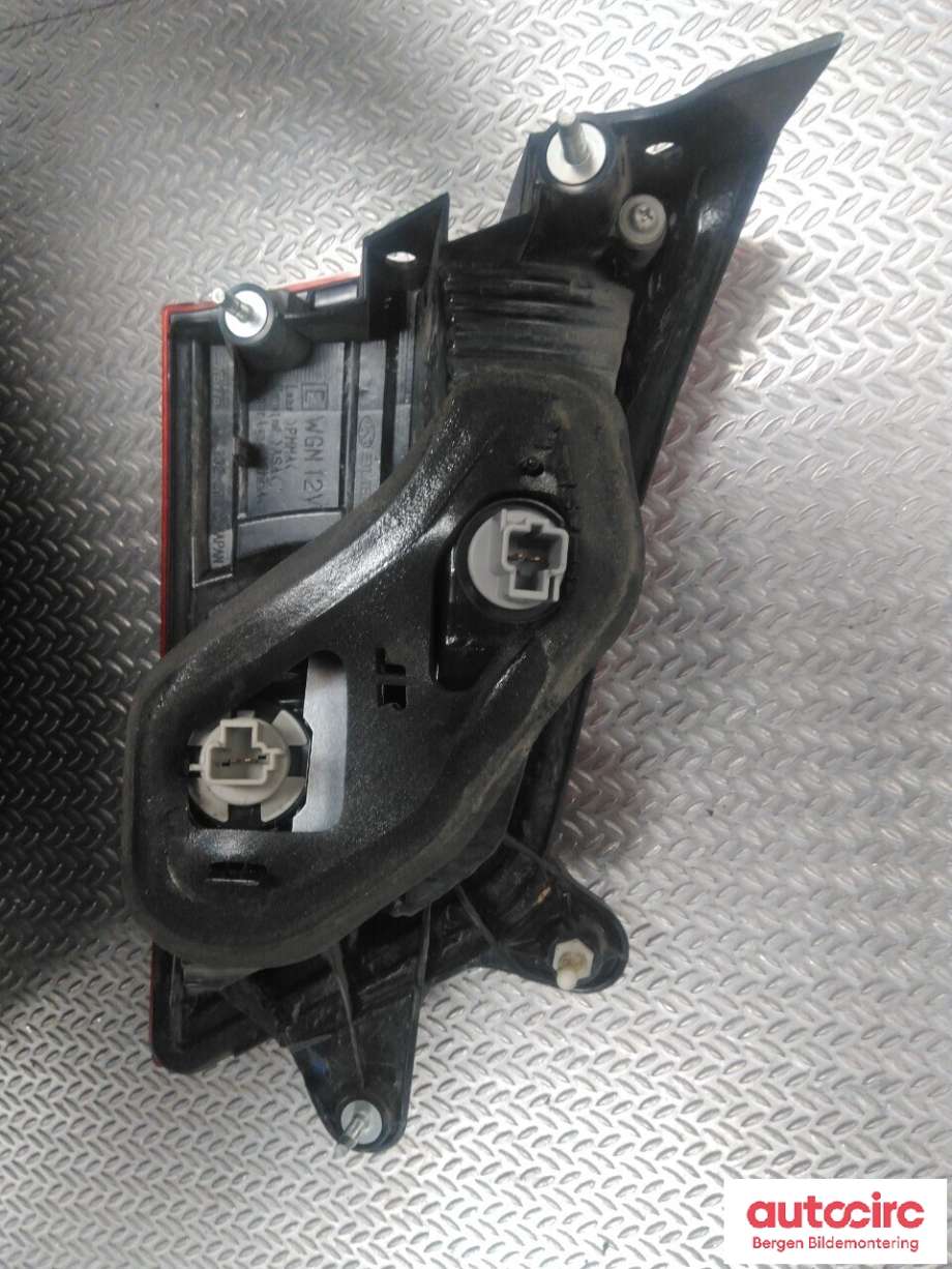 Baklykt høyre indre til Subaru Outback 2009-2014 (Type IV)  (SUBARU|84912AJ250|)