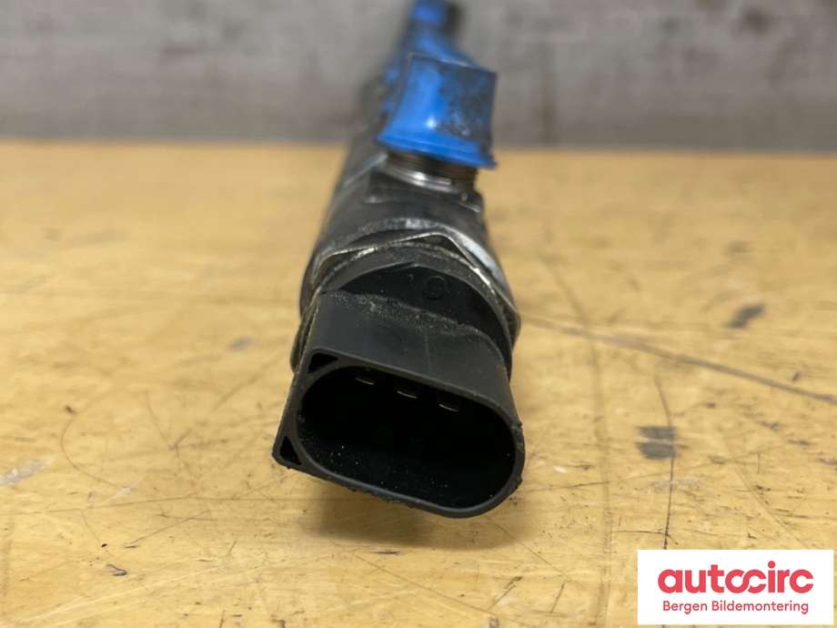 Dyseskinne (fuelrail) til BMW X3 2007-2010 (Fase 2) (E83) (E83) (BMW|13 53 7 800 601|7 809 128 01)