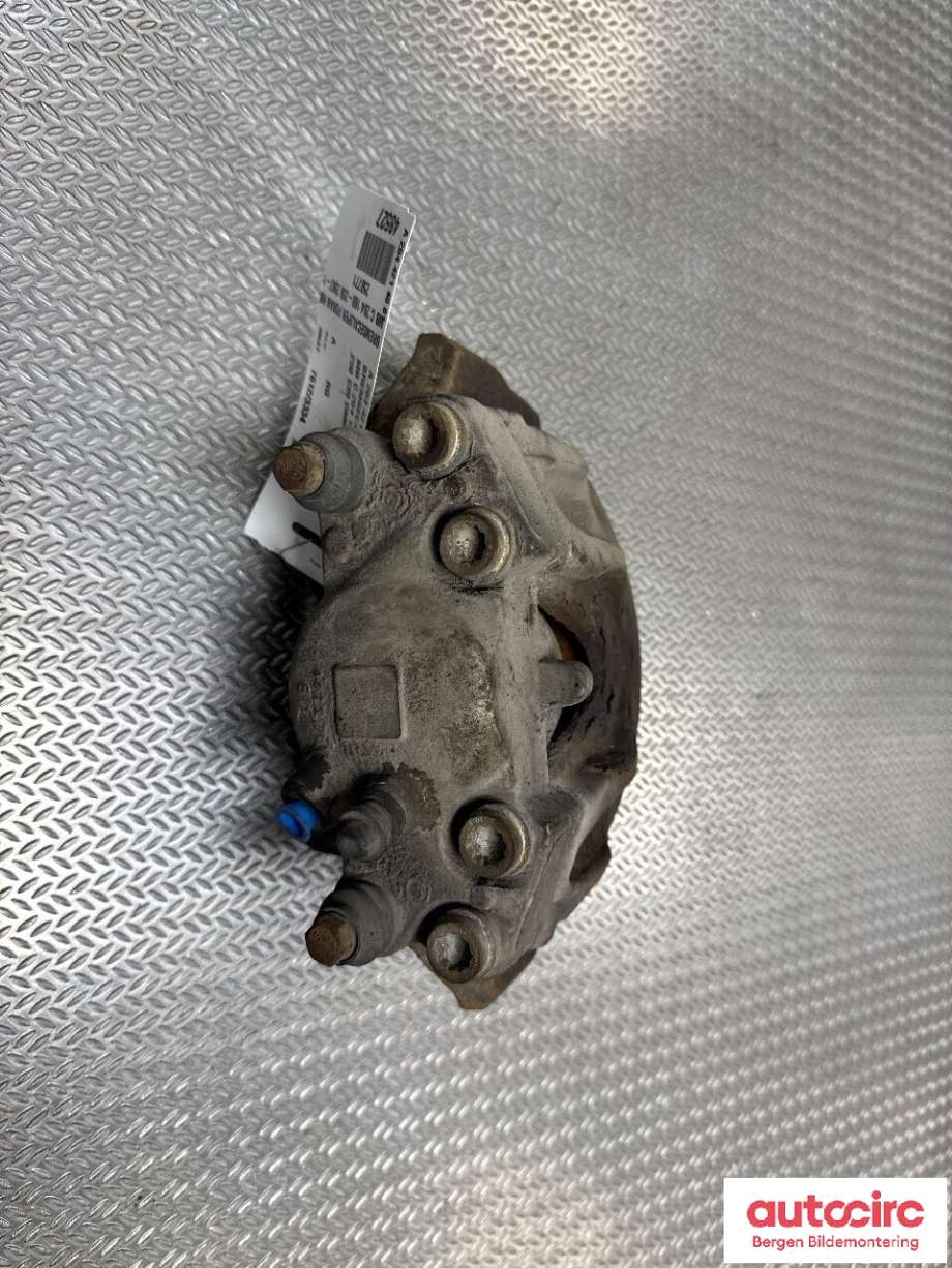 Bremsecaliper høyre foran til Mercedes C-Klasse 2011-2014 (Fase 2) (W204) (W204) (MERCEDES|A 204 421 40 81|)
