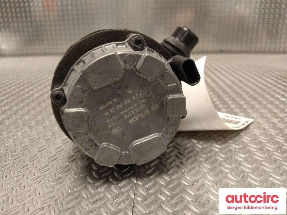 Vannpumpe til Mercedes GLE 2015-2018 (Fase 2) (W166) (W166) (MERCEDES|A 000 500 26 86|)