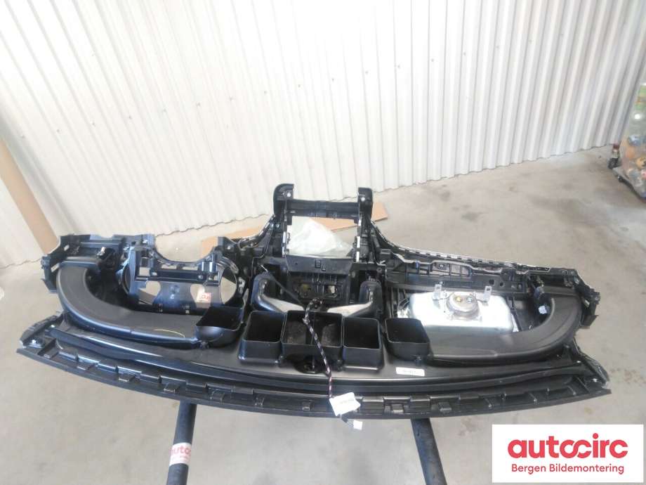 Dashbord til Mercedes GLE 2015-2018 (Fase 2) (W166) (W166) (MERCEDES|A 166 680 85 02|)