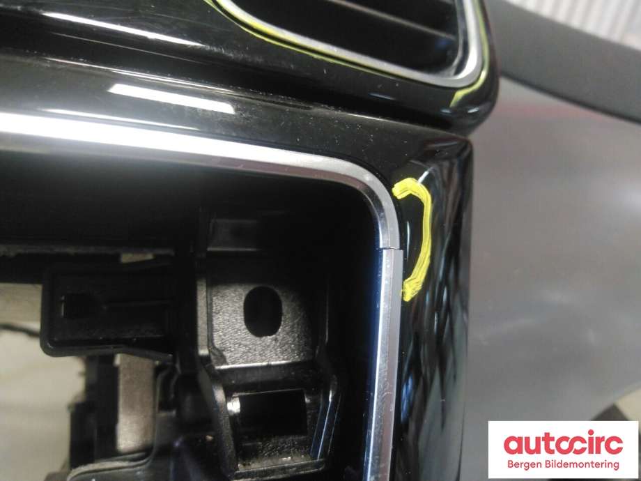 Dashbord til Mercedes GLE 2015-2018 (Fase 2) (W166) (W166) (MERCEDES|A 166 680 85 02|)